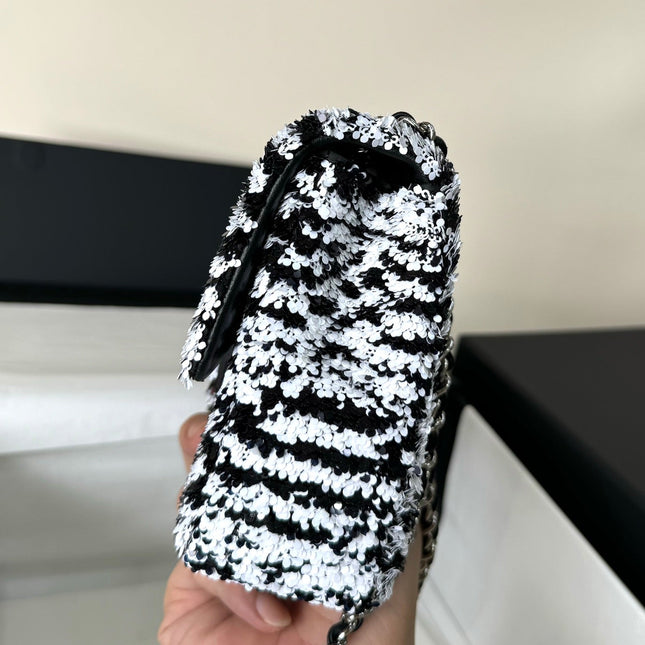 FLAP BAG 20 IN BLACK AND WHITE SEQUINS SILVER HARDWARE