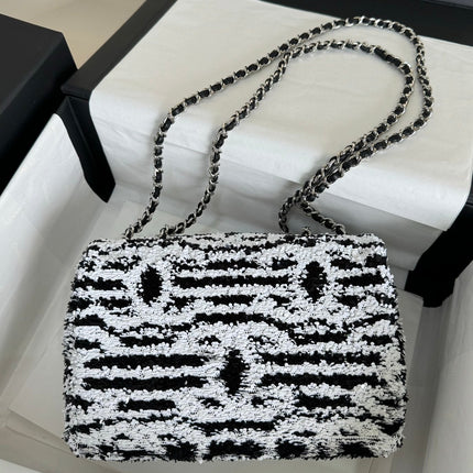 FLAP BAG 20 IN BLACK AND WHITE SEQUINS SILVER HARDWARE