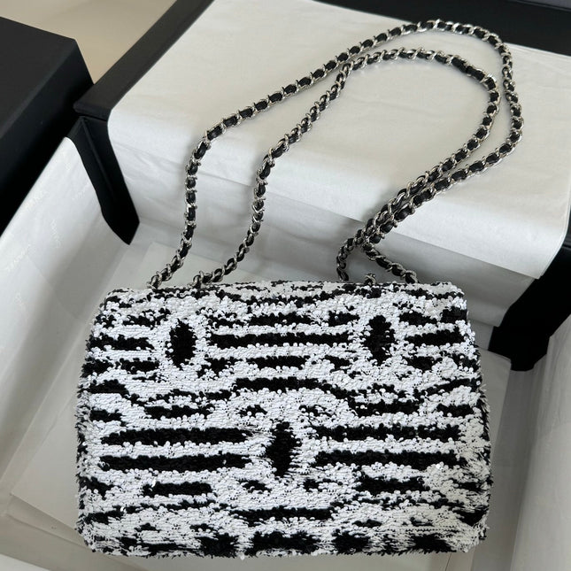 FLAP BAG 20 IN BLACK AND WHITE SEQUINS SILVER HARDWARE
