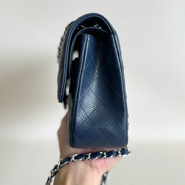 CC CLASSIC FLAP BAG 25 IN NAVY BLUE GRAINED CALFSKIN SILVER HARDWARE