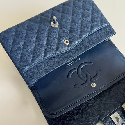 CC CLASSIC FLAP BAG 25 IN NAVY BLUE GRAINED CALFSKIN SILVER HARDWARE