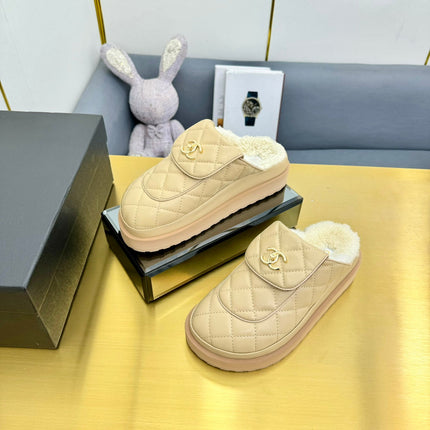 THICK-SOLED SLIDE IN LIGHT YELLOW LAMBSKIN AND WOOL LINING