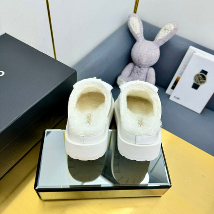 THICK-SOLED SLIDE IN WHITE LAMBSKIN AND WOOL LINING