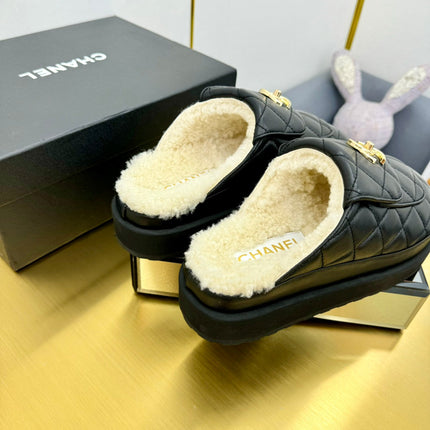 THICK-SOLED SLIDE IN BLACK LAMBSKIN AND WOOL LINING