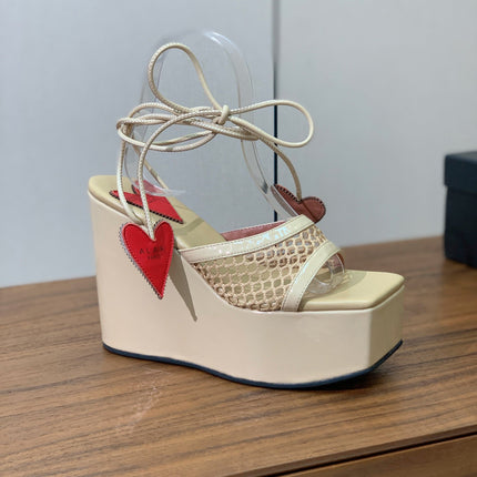 ALAIA BANQUET WEDGE SANDALS IN GOLD LAMBSKIN WITH RED HEART