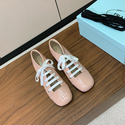 LACE-UP HIGH SHOES IN PALE PINK GLOSSY CALFSKIN