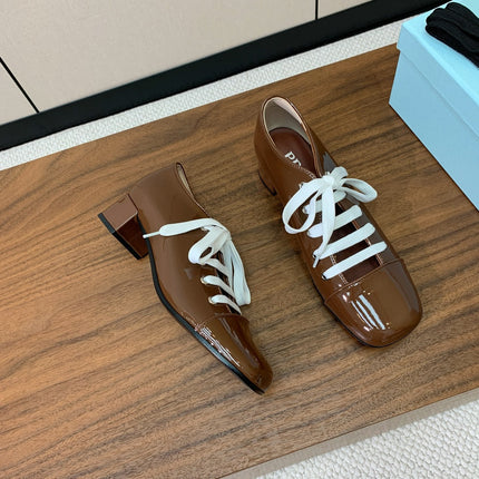 LACE-UP HIGH SHOES IN PECAN BROWN GLOSSY CALFSKIN