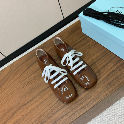 LACE-UP HIGH SHOES IN PECAN BROWN GLOSSY CALFSKIN