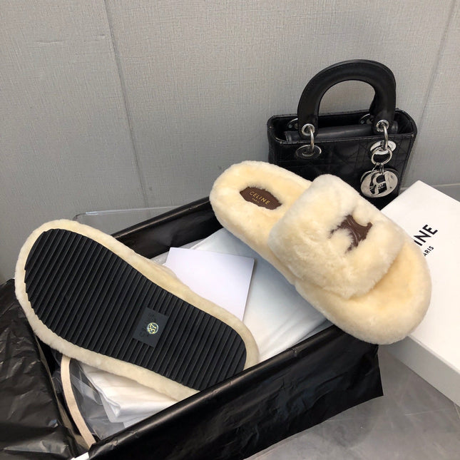 THICK-SOLED SLIPPER IN BEIGE CREAM LAMB FUR