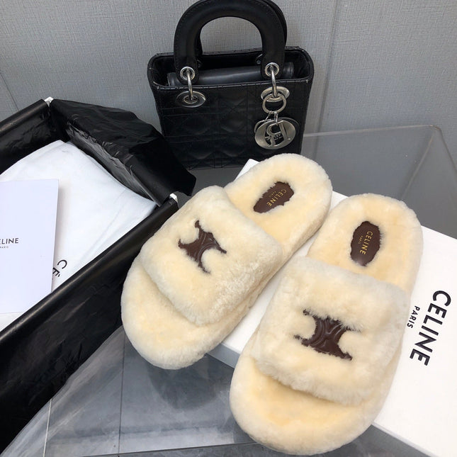 THICK-SOLED SLIPPER IN BEIGE CREAM LAMB FUR