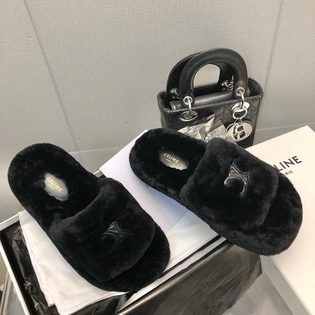 THICK-SOLED SLIPPER IN BLACK LAMB FUR