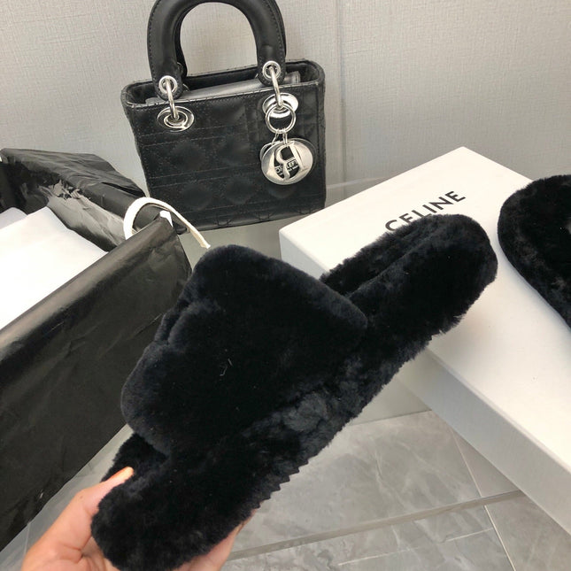 THICK-SOLED SLIPPER IN BLACK LAMB FUR