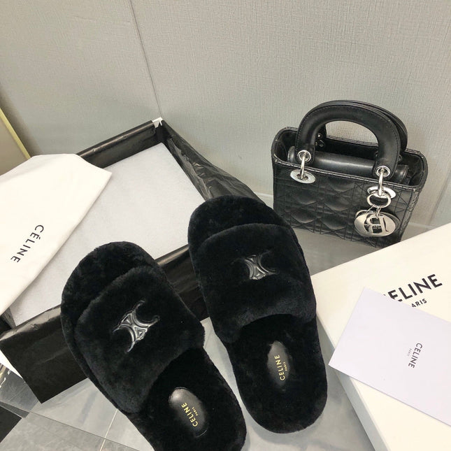 THICK-SOLED SLIPPER IN BLACK LAMB FUR