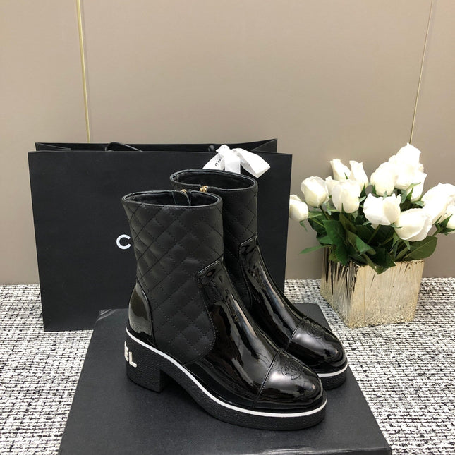 ROUND-TOE SHORT BOOTS BLACK SHEEPSKIN