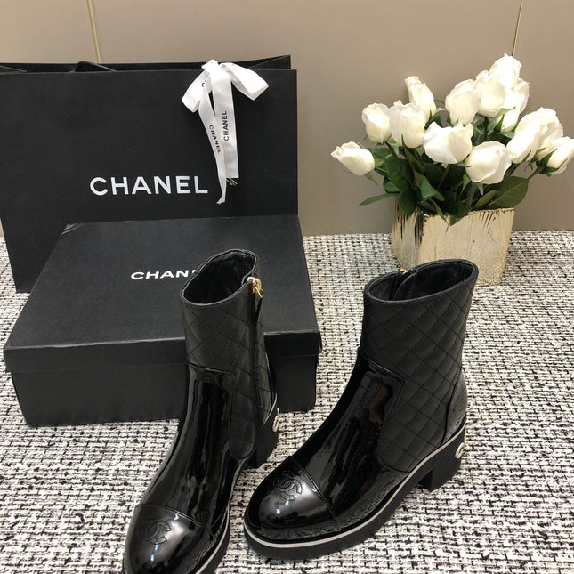 ROUND-TOE SHORT BOOTS BLACK SHEEPSKIN