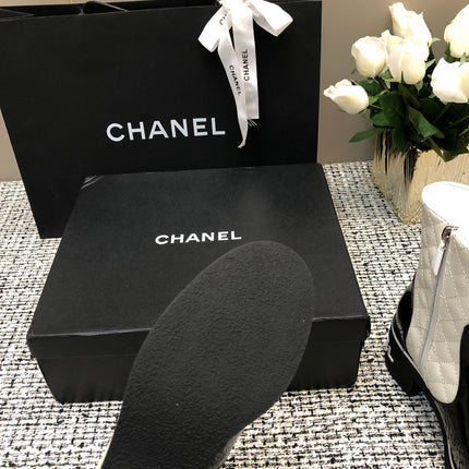 ROUND-TOE SHORT BOOTS BLACK MIX WHITE SHEEPSKIN