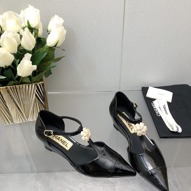 CAMELLIA CAP JANE SANDALS IN BLACK LAMBSKIN