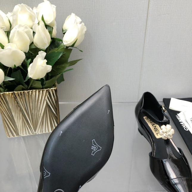 CAMELLIA CAP JANE SANDALS IN BLACK LAMBSKIN