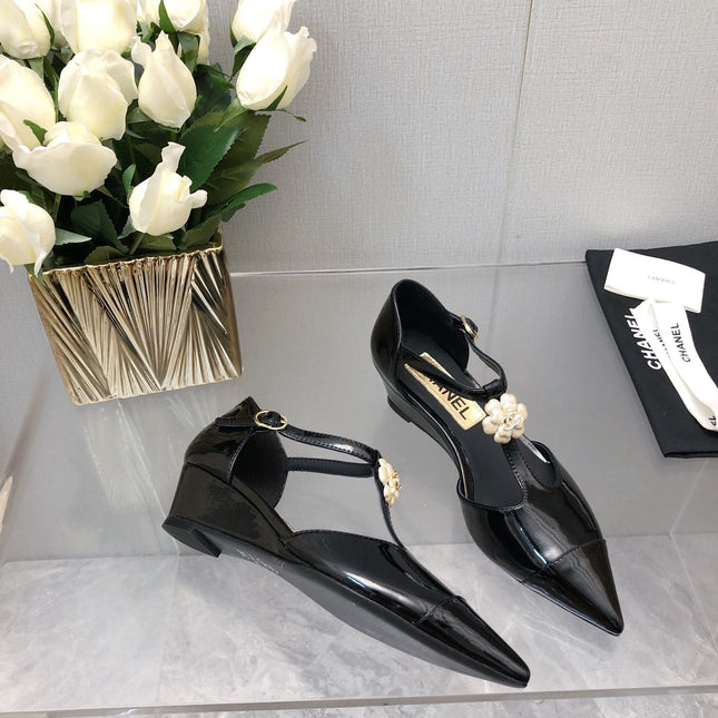 CAMELLIA CAP JANE SANDALS IN BLACK LAMBSKIN