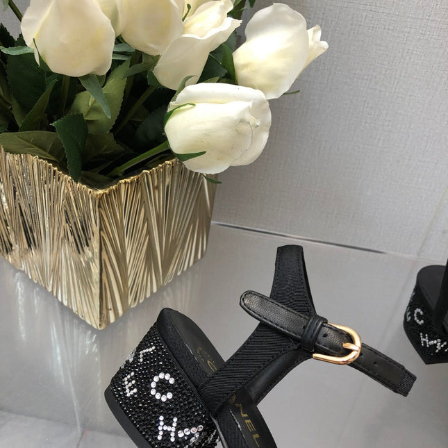 BLOCK HEEL WITH CRYSTAL 5 CM SANDAL IN BLACK FABRIC