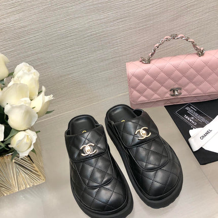 CC TURNLOCK FLAP MULES BLACK LAMBSKIN