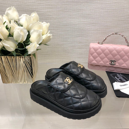 CC TURNLOCK FLAP MULES BLACK LAMBSKIN