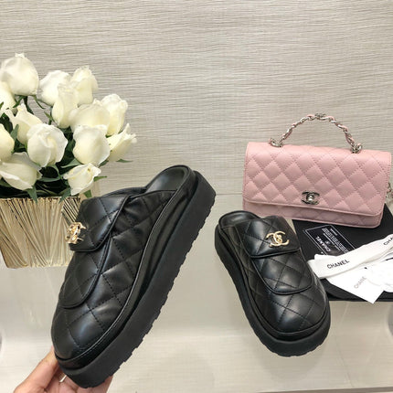 CC TURNLOCK FLAP MULES BLACK LAMBSKIN