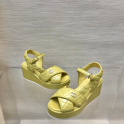 WEDGE SANDALS IN YELLOW CREAM CALFSKIN