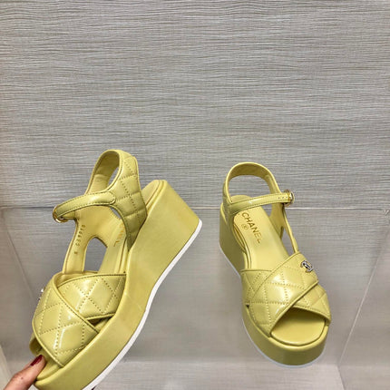 WEDGE SANDALS IN YELLOW CREAM CALFSKIN