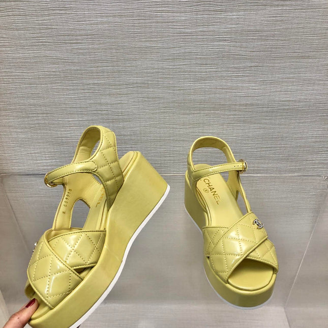 WEDGE SANDALS IN YELLOW CREAM CALFSKIN