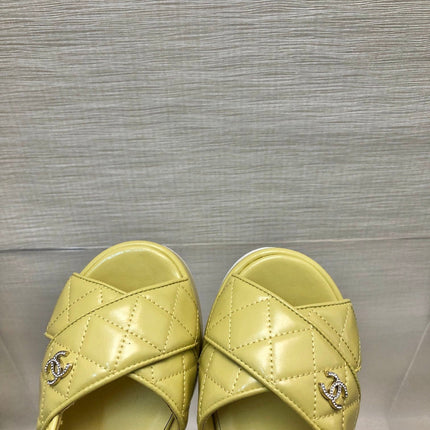 WEDGE SANDALS IN YELLOW CREAM CALFSKIN