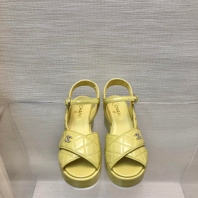 WEDGE SANDALS IN YELLOW CREAM CALFSKIN