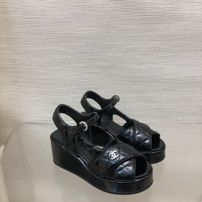 WEDGE SANDALS IN BLACK CALFSKIN