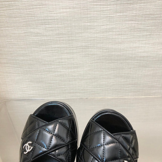 WEDGE SANDALS IN BLACK CALFSKIN