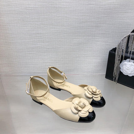 BEIGE MIX BLACK LAMBSKIN CAMELLIA HOLLOW SANDAL