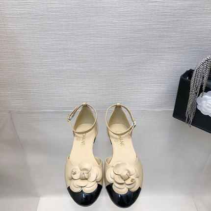 BEIGE MIX BLACK LAMBSKIN CAMELLIA HOLLOW SANDAL