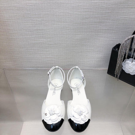 WHITE MIX BLACK LAMBSKIN CAMELLIA HOLLOW SANDAL