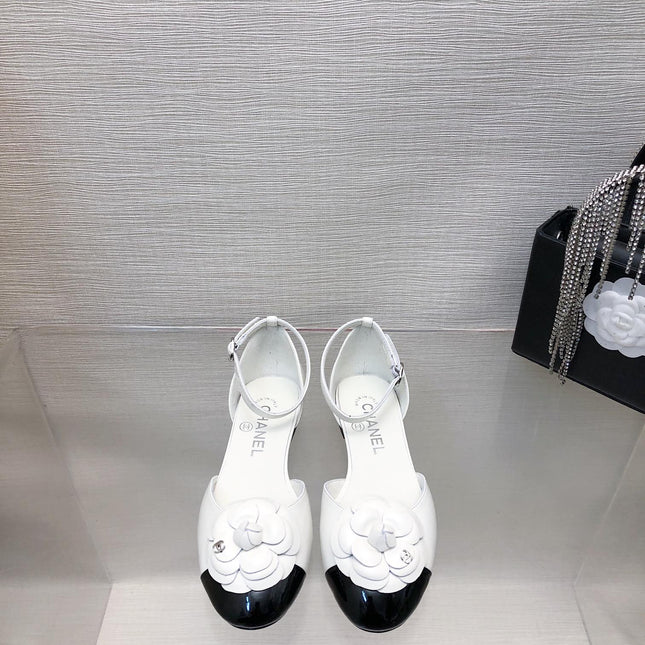 WHITE MIX BLACK LAMBSKIN CAMELLIA HOLLOW SANDAL