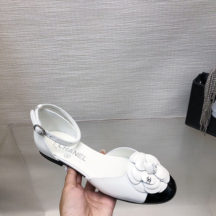 WHITE MIX BLACK LAMBSKIN CAMELLIA HOLLOW SANDAL
