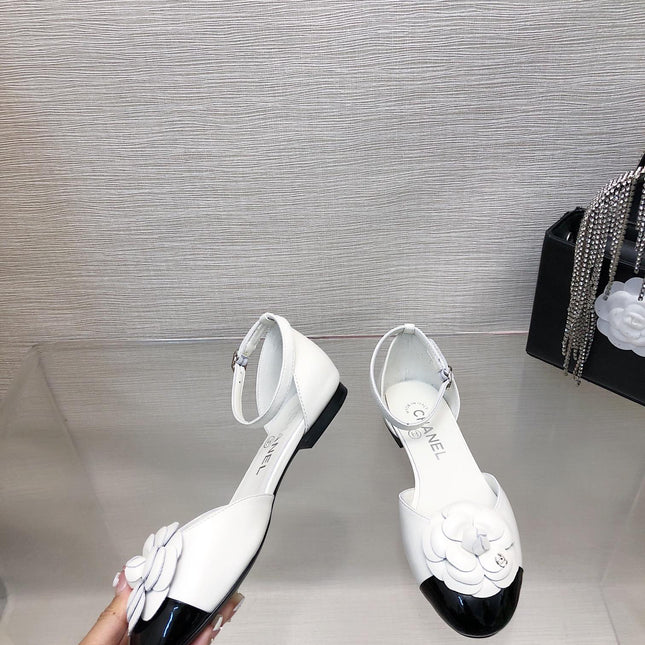 WHITE MIX BLACK LAMBSKIN CAMELLIA HOLLOW SANDAL