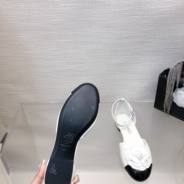 WHITE MIX BLACK LAMBSKIN CAMELLIA HOLLOW SANDAL