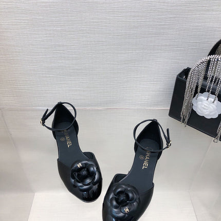 BLACK LAMBSKIN CAMELLIA HOLLOW SANDAL