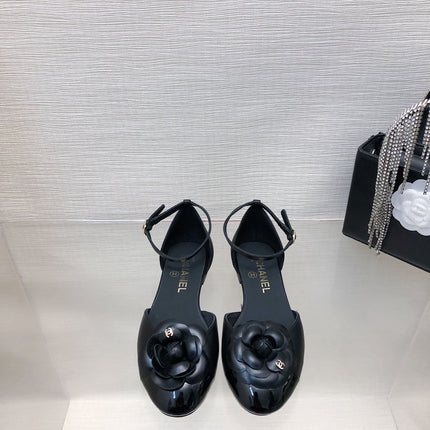 BLACK LAMBSKIN CAMELLIA HOLLOW SANDAL
