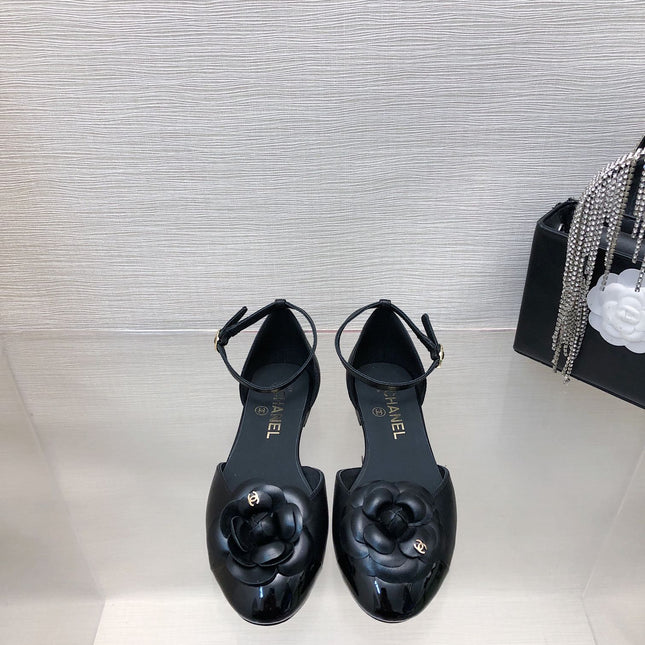 BLACK LAMBSKIN CAMELLIA HOLLOW SANDAL