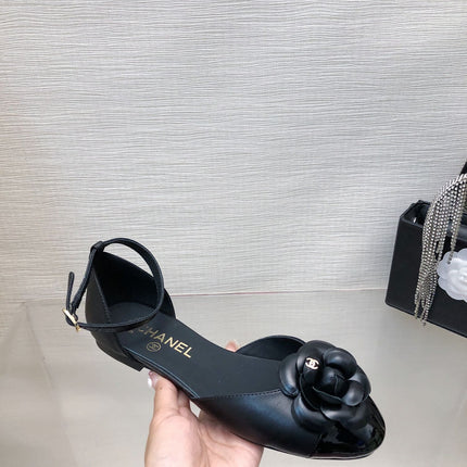 BLACK LAMBSKIN CAMELLIA HOLLOW SANDAL