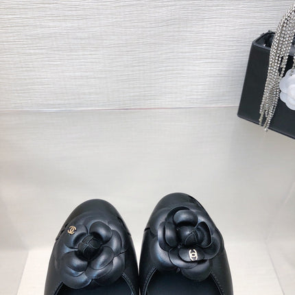 BLACK LAMBSKIN CAMELLIA HOLLOW SANDAL