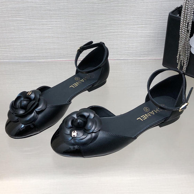 BLACK LAMBSKIN CAMELLIA HOLLOW SANDAL