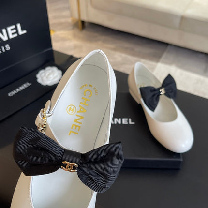 BALLET FLAT WHITE LAMBSKIN WITH BLACK BOW