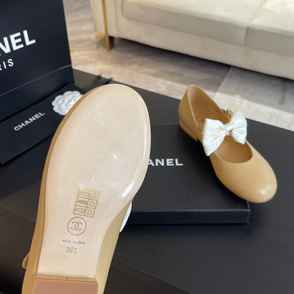 BALLET FLAT DARK CREAM LAMBSKIN WITH WHITE BOW
