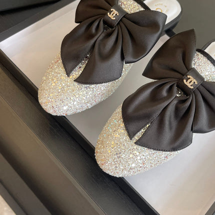 BIG BOW FLAT MULE SANDALS IN WHITE SILK WITH GLITTER SEQUINS